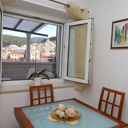 Apartment Lea Pucisca