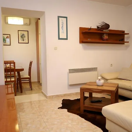 Apartment Lea Pucisca