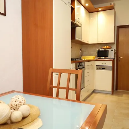 Apartment Lea Pucisca